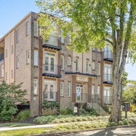 Bring Friends - Nashville Extra Large Rental Condo
